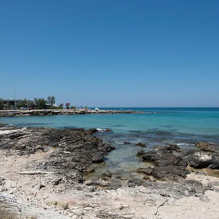 Casa vacanze Casa Del Riccio Fronte Mare Mola di Bari